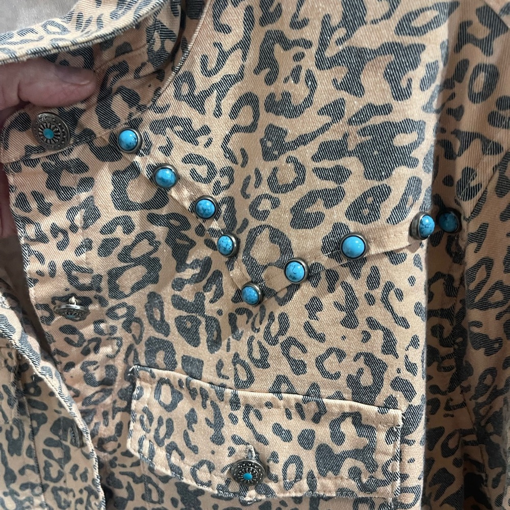 Button up - Picture 2 of 4